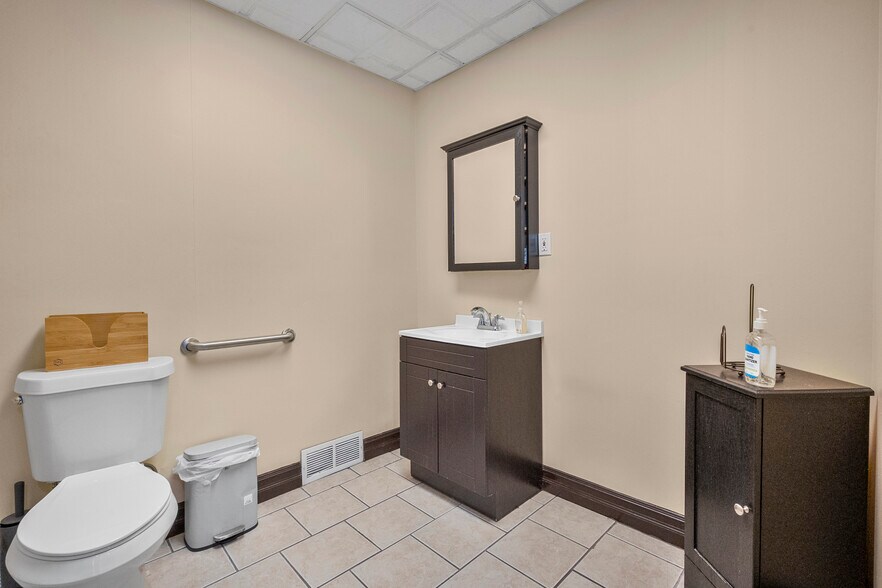 More Photos Of 24336 Michigan Ave, Dearborn Freestanding For Lease