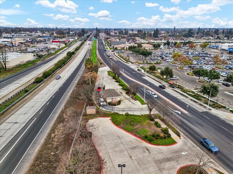 More Photos Of 1720 E Noble Ave, Visalia Fast Food For Sale