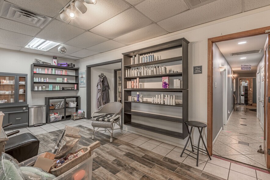 More Photos Of 131 Commerce st, Lovelady General Retail For Sale