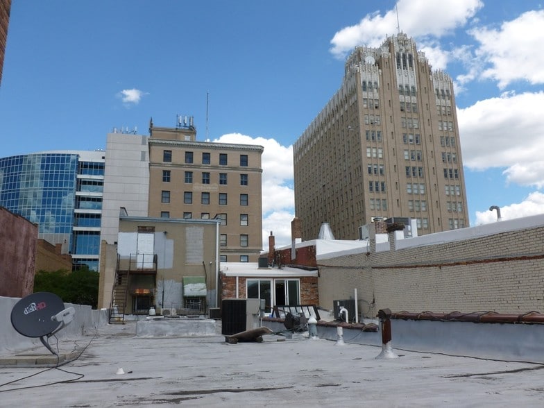 More Photos Of 35 N Saginaw St, Pontiac Storefront Retail Residential For Sale