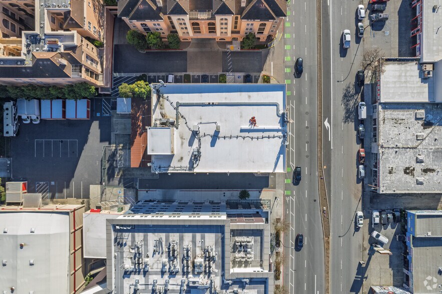 More Photos Of 1451 El Camino Real, Redwood City Self Storage For Lease