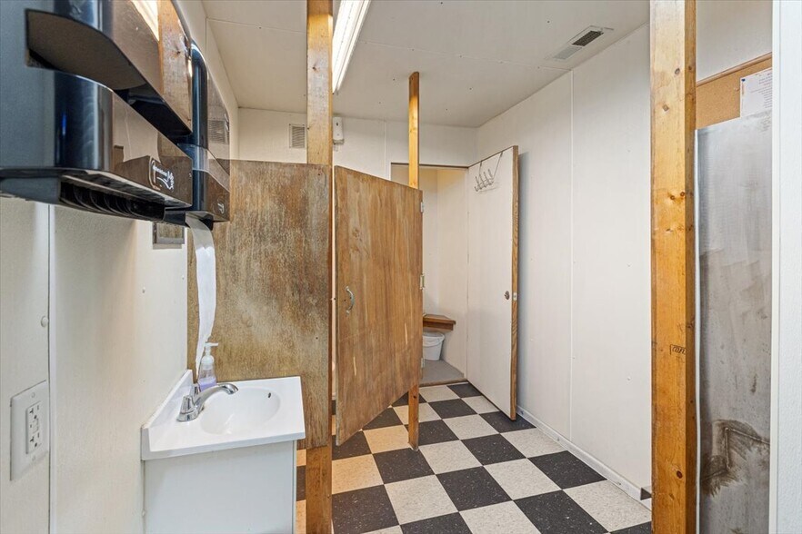 More Photos Of 206 1st St, Soldier Restaurant For Sale