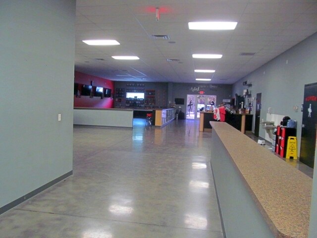 More Photos Of 1714-1726 Davenport Dr, Trinity Showroom For Lease