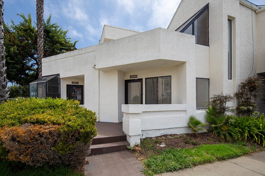 Primary Photo Of 4895 Cass St, San Diego Office For Lease