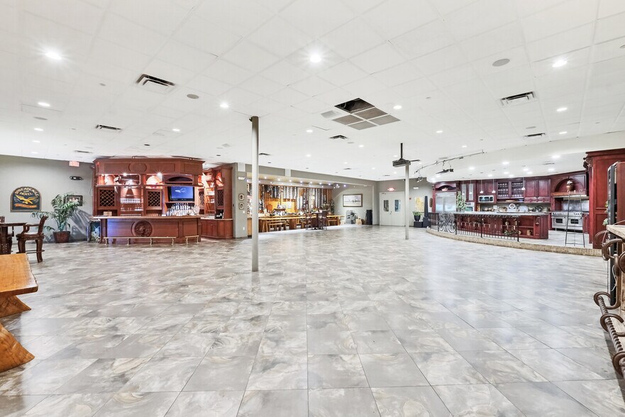 More Photos Of 4351 NE 12th Ter, Oakland Park Restaurant For Sale