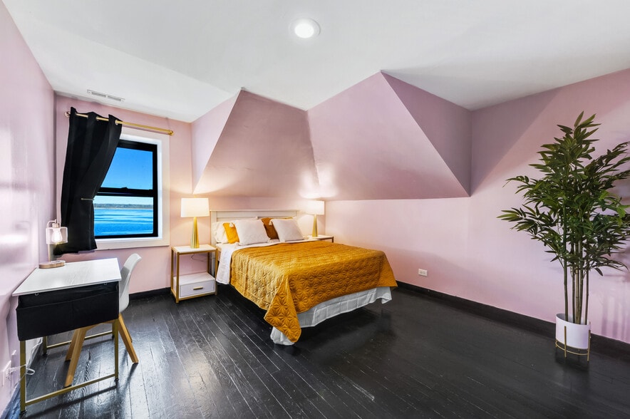 More Photos Of 115 Nippersink Blvd, Fox Lake Hospitality For Sale