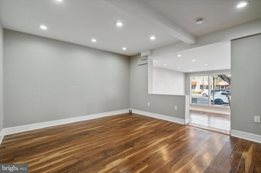 More Photos Of 229 S Easton Rd, Glenside Storefront Retail Residential For Sale