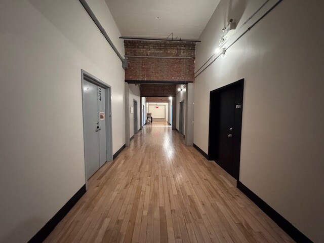 More Photos Of 3680-3700 Rue Saint-Patrick, Montréal Showroom For Lease