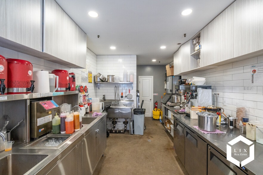 More Photos Of 313 9th St, Brooklyn General Retail For Lease