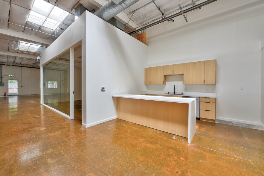 More Photos Of 977-979 Commercial St, Palo Alto Research And Development For Lease