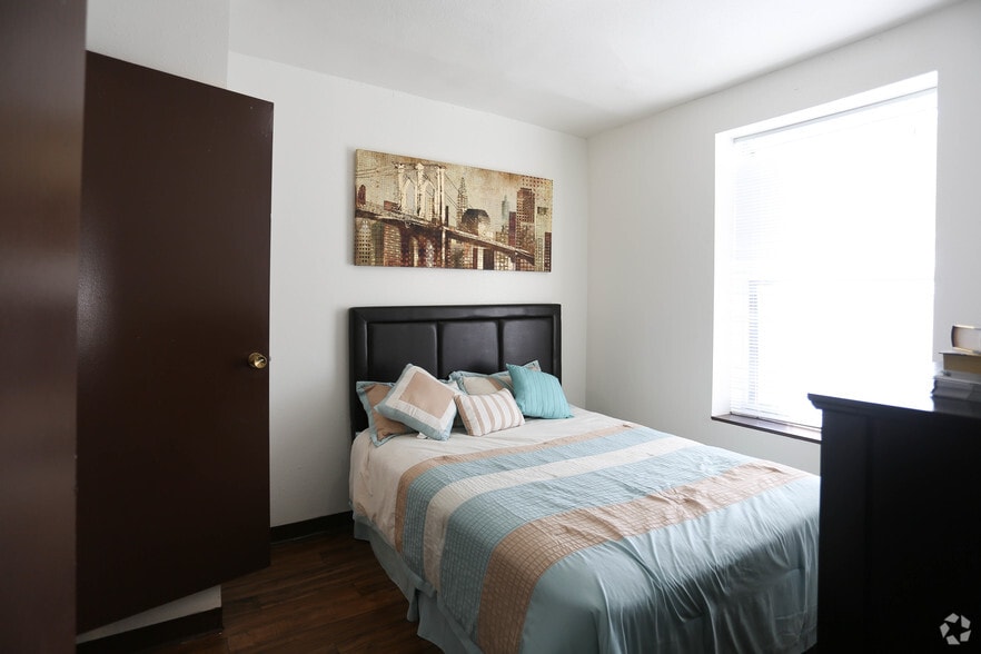 More Photos Of 5457 Delmar Blvd, Saint Louis Apartments For Lease