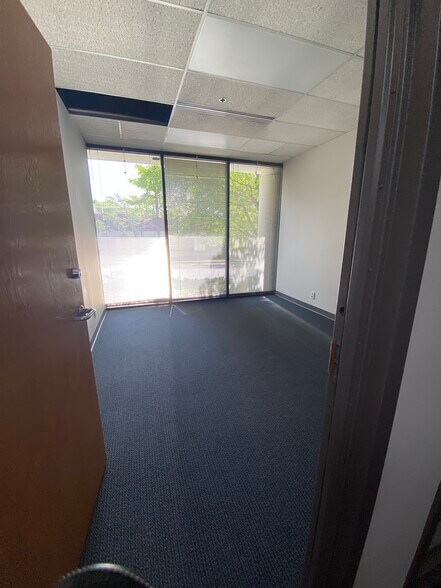 More Photos Of 5700 Highlands Pky SE, Smyrna Light Distribution For Lease