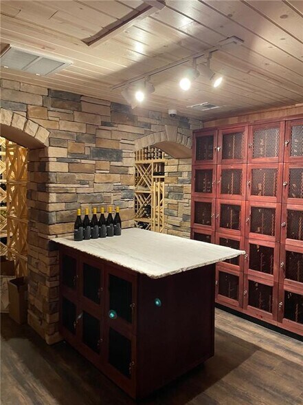More Photos Of 211 Kenmawr Ave, Braddock Restaurant For Sale