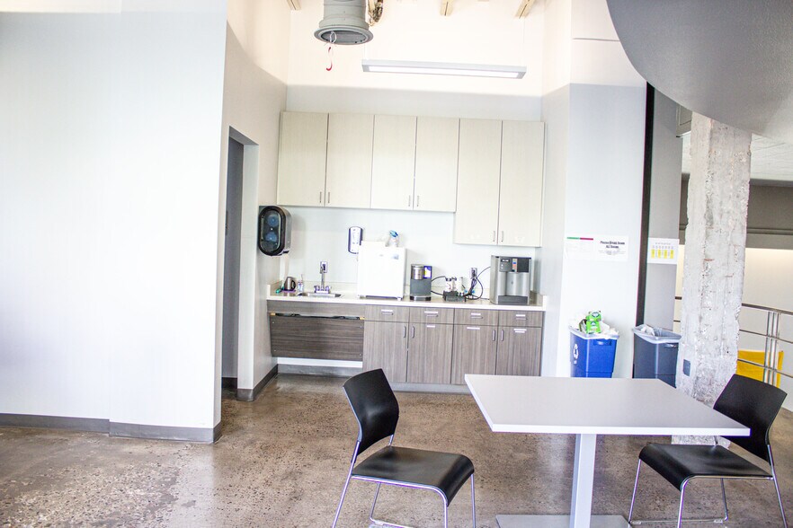 More Photos Of 723 Silver Ave SW, Albuquerque Storefront Retail Office For Lease