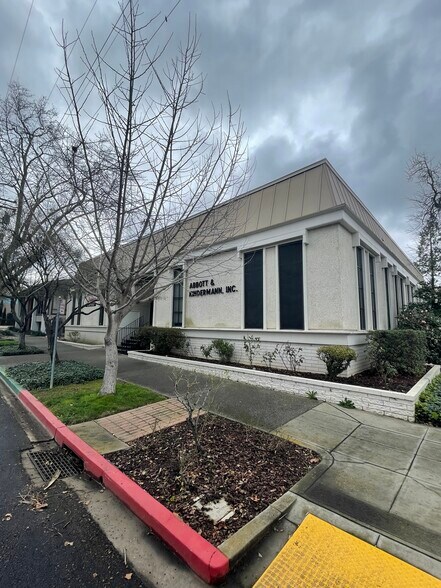 More Photos Of 2100 21st St, Sacramento Office For Lease