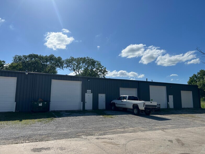 More Photos Of 115 NW Adeline Ave, Bartlesville Warehouse For Lease