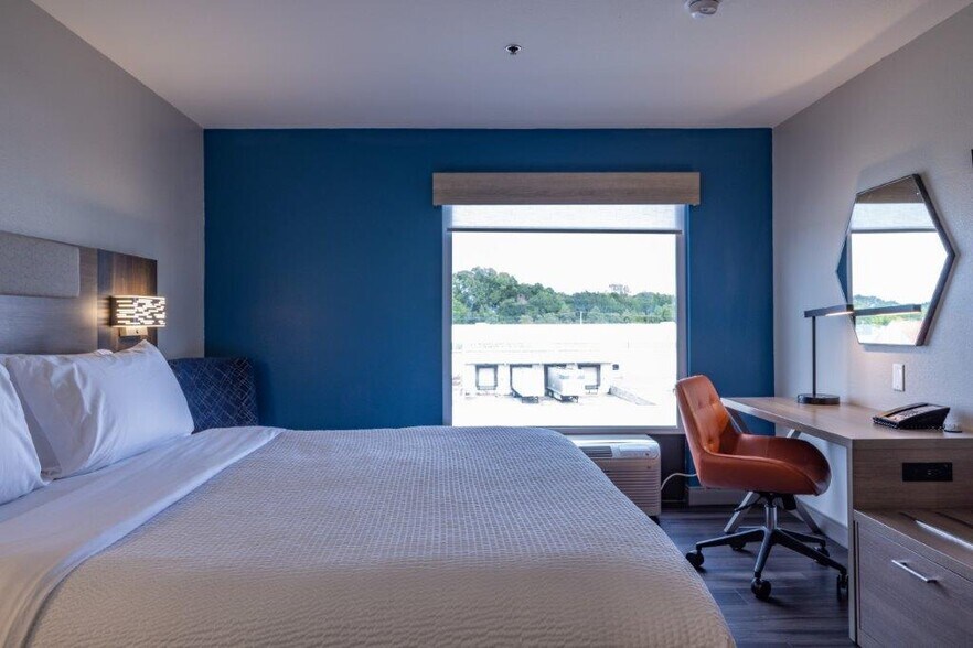 More Photos Of 5696 I 49 N Service Rd, Opelousas Hotel For Sale