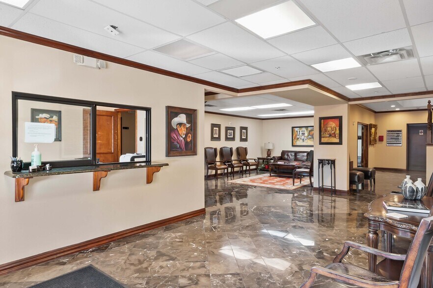 More Photos Of 1312 E 14th St, Plano Office For Lease