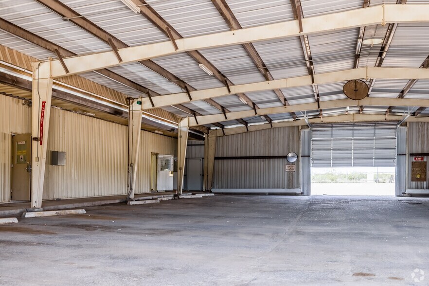 More Photos Of 605 E Yukon Rd, Odessa Warehouse For Lease