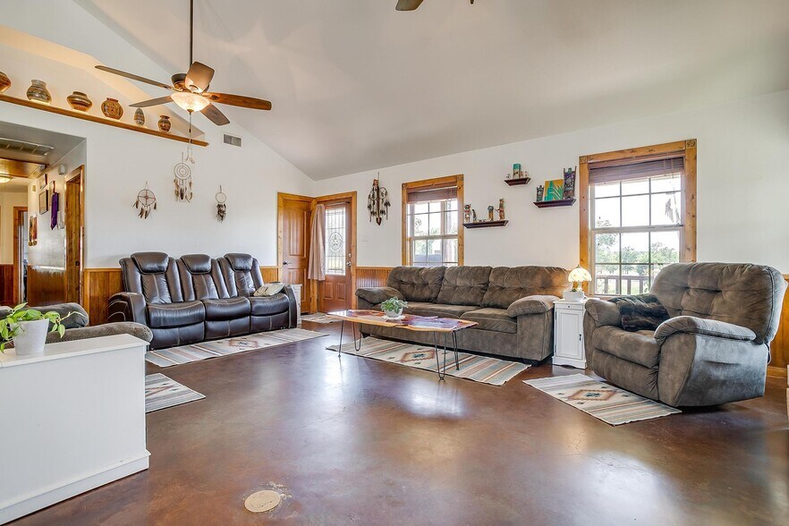 More Photos Of 6212 FM 933, Blum Warehouse For Sale