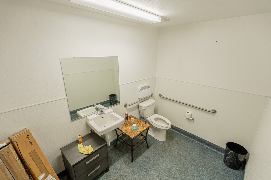 More Photos Of 280 N San Jacinto St, Hemet Freestanding For Sale