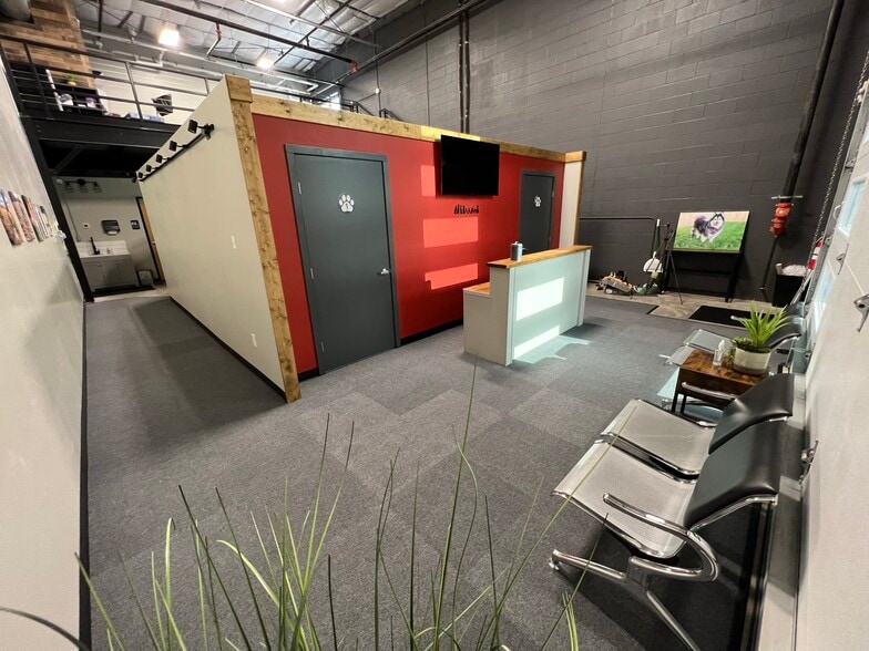 More Photos Of 2100 Double Creek Dr, Round Rock Warehouse For Lease