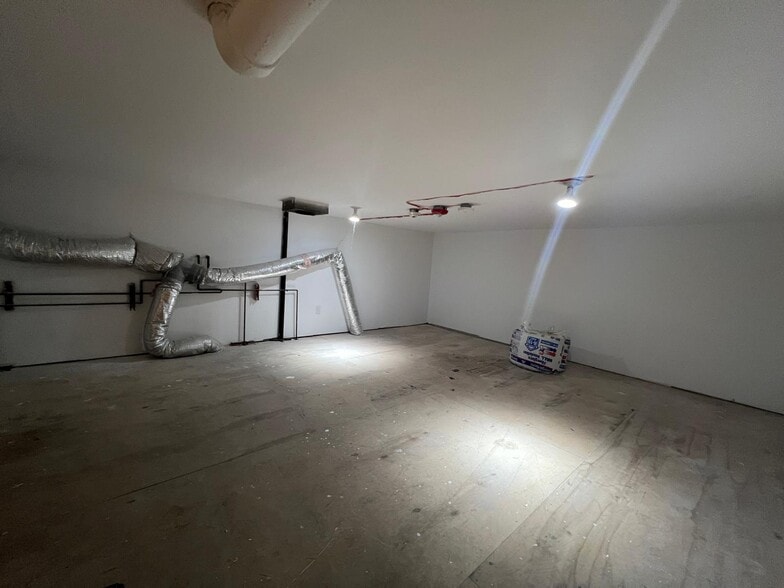 More Photos Of 411 Jericho Tpke, New Hyde Park Storefront Retail Office For Sale