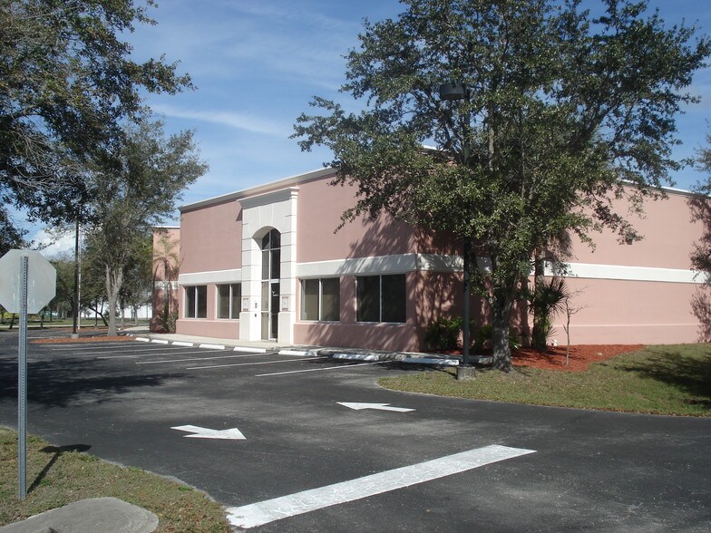 More Photos Of 10060 Amberwood Rd, Fort Myers Light Distribution For Lease