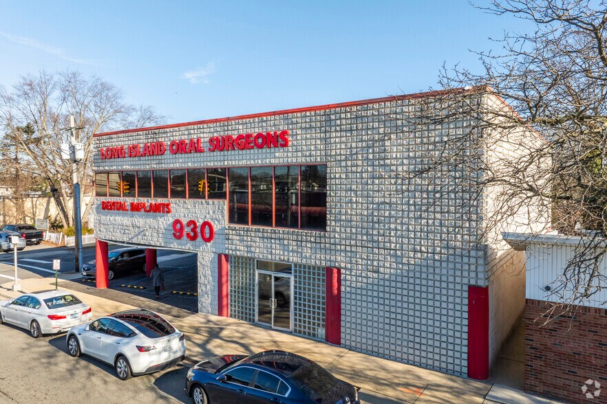 More Photos Of 930 N Broadway, Massapequa Office For Lease