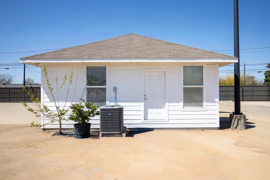 More Photos Of 2618 Bomar Ave, Dallas Land For Lease