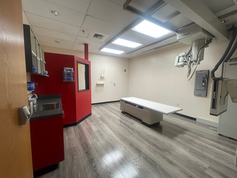 More Photos Of 1501-1503 E Calvada Blvd, Pahrump Medical For Sale