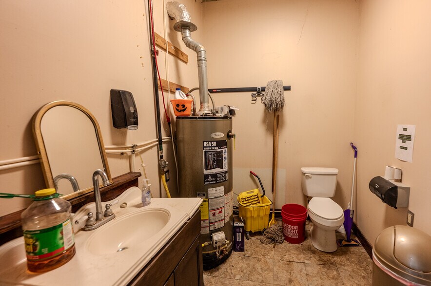 More Photos Of 15188 Highway 82, Tahlequah Storefront Retail Office For Sale