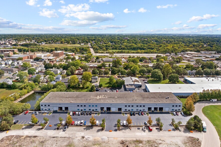 More Photos Of 340 Marshall Ave, Aurora Warehouse For Sale