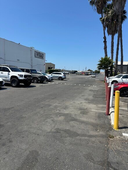 More Photos Of 2533 S Main St, Santa Ana Warehouse For Sale
