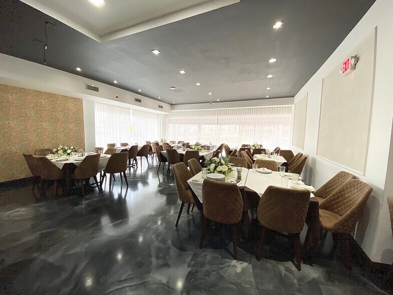 More Photos Of 2032-2050 Hollywood Blvd, Hollywood Restaurant For Lease
