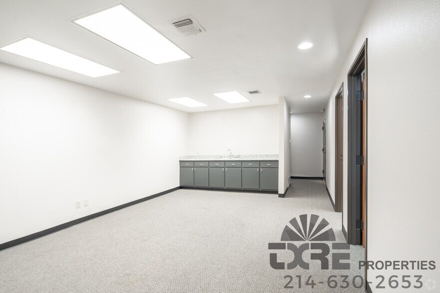 More Photos Of 1180-1194 W Pioneer Pky, Arlington Office For Lease