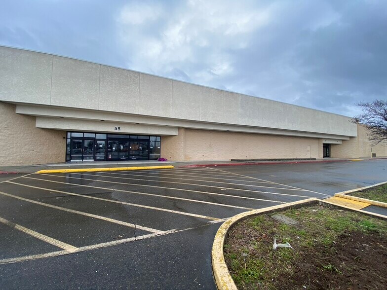 More Photos Of 55 Lake Blvd, Redding Department Store For Lease