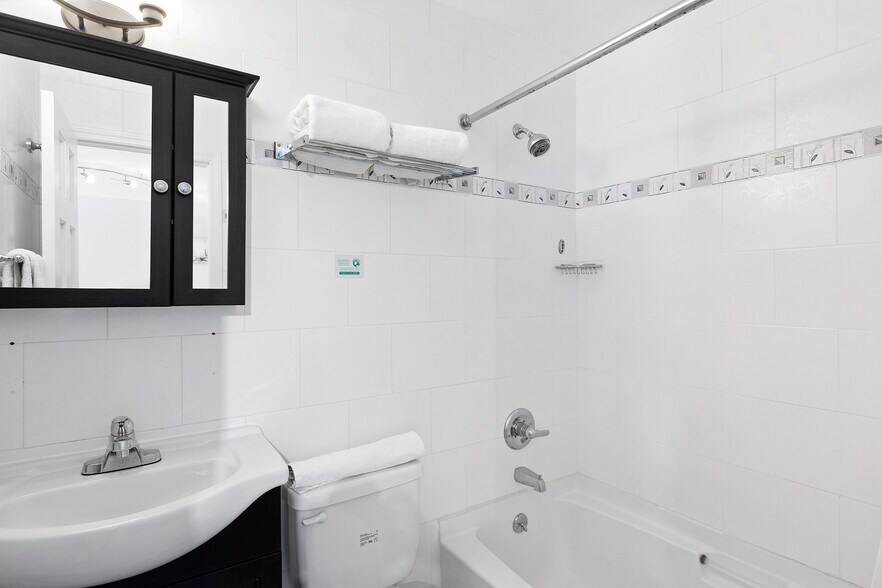 More Photos Of 72 Foster Ave, Hampton Bays Hotel For Sale