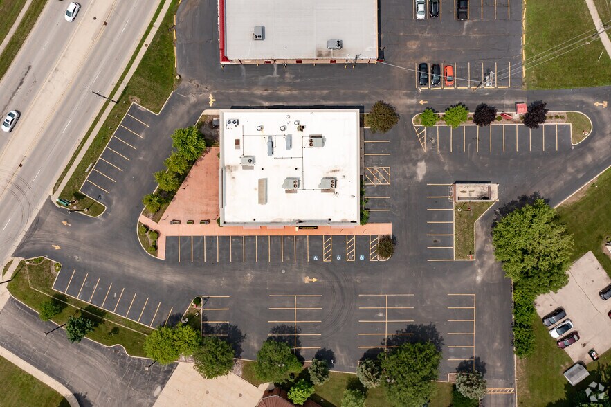 More Photos Of 551 S 8th St, West Dundee Restaurant For Sale