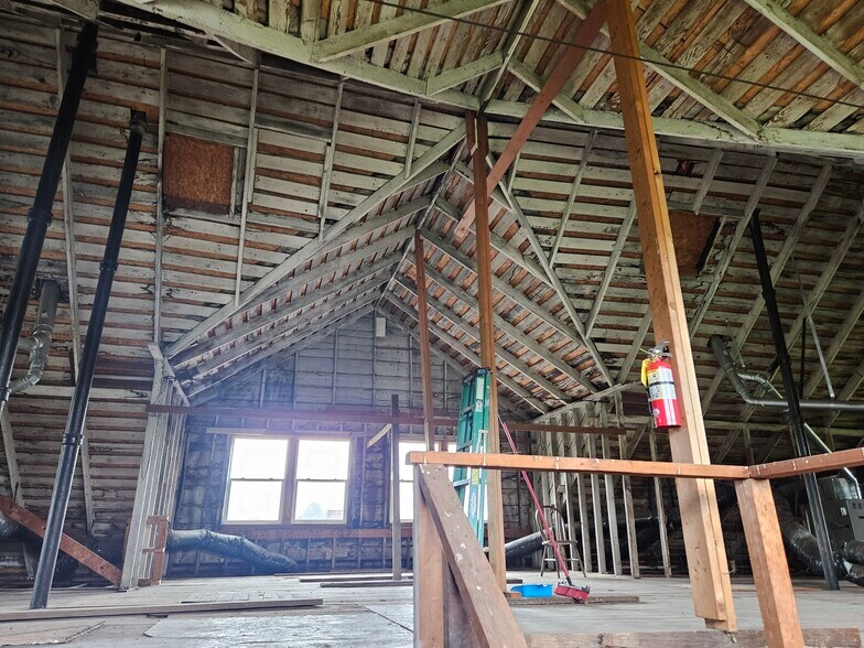 More Photos Of 4016-4024 NE 6th Ave, Portland Apartments For Sale