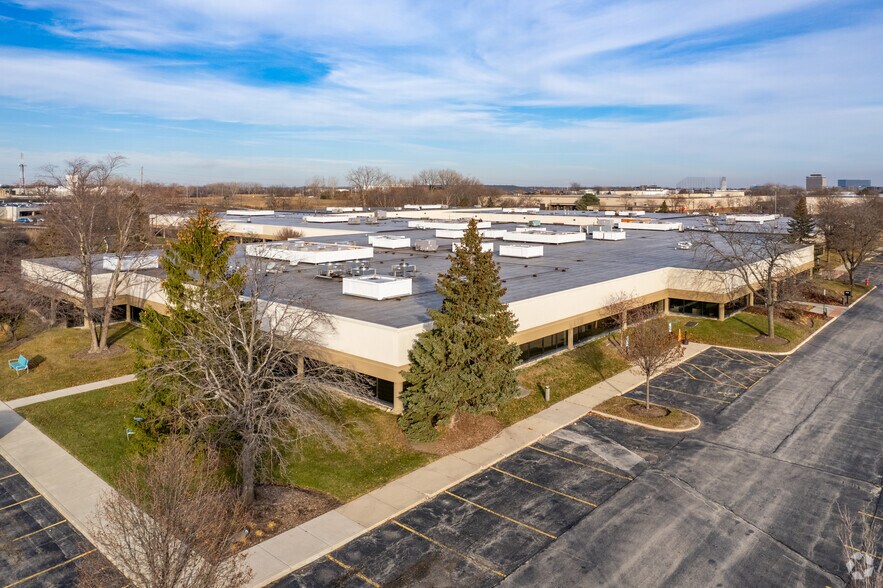 More Photos Of 50 E Commerce Dr, Schaumburg Light Distribution For Lease