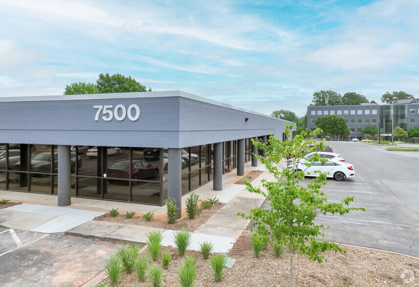 More Photos Of 7500 E Independence Blvd, Charlotte Unknown For Lease