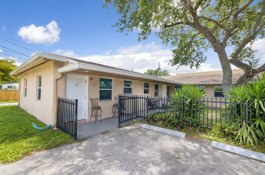 More Photos Of 2247 Simms St, Hollywood Apartments For Sale