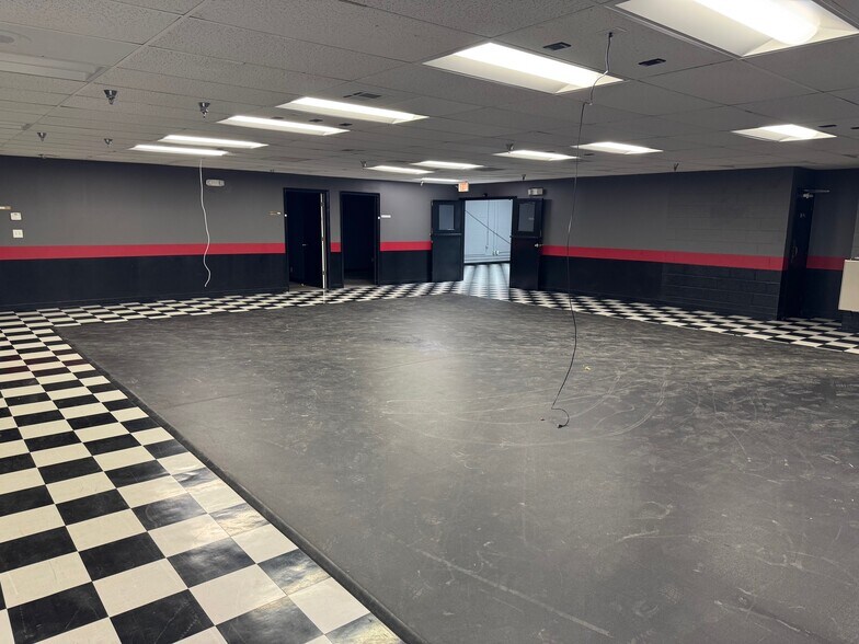 More Photos Of 7700 E 38th St, Tulsa Manufacturing For Sale