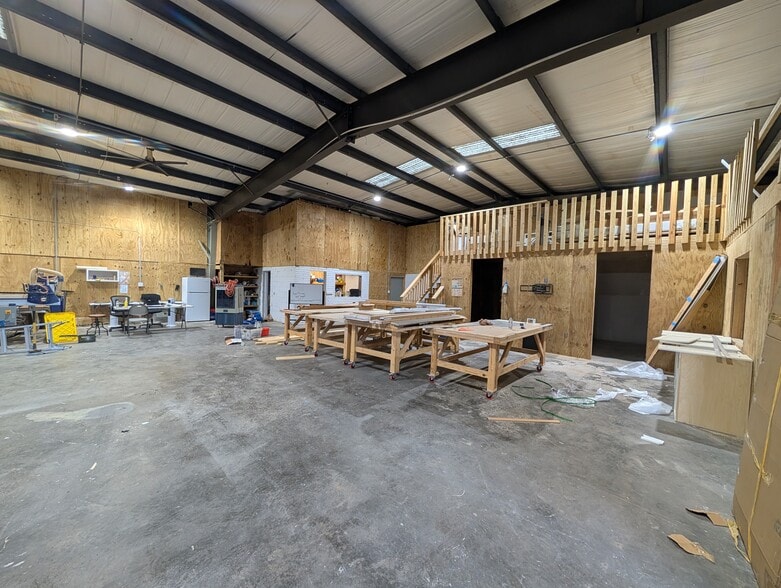 More Photos Of 10905 S US Highway 41, Gibsonton Unknown For Lease