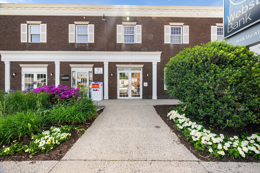 More Photos Of 132 Main St, Southington Bank For Lease