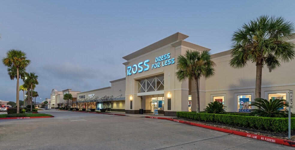 More Photos Of 1501-1549 W Bay Area Blvd, Webster Unknown For Lease