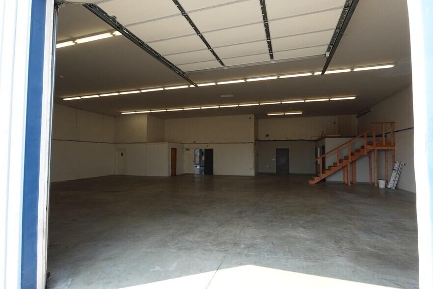 More Photos Of 6010-6012 E Trent Ave, Spokane Showroom For Lease