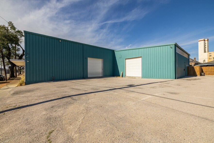 More Photos Of 3915 McKinney St, Houston Light Distribution For Lease