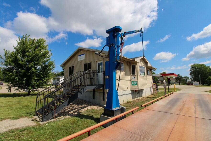 More Photos Of 107 8th Ave SW, Kasson Specialty For Sale